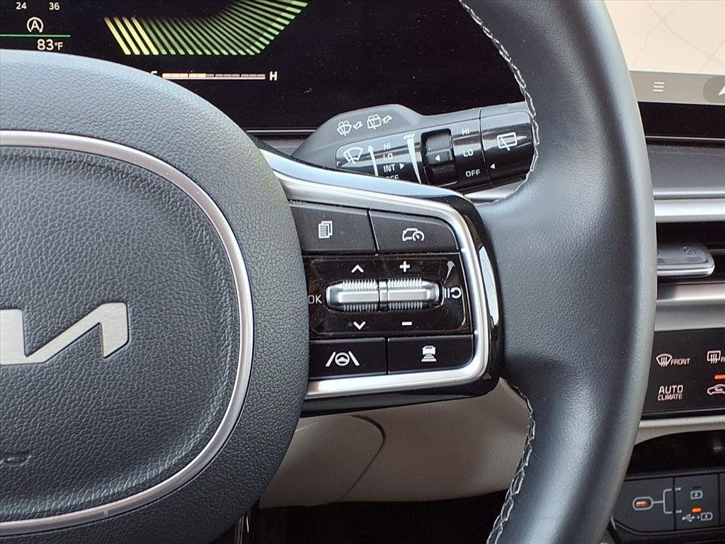 used 2025 Kia Sorento car, priced at $33,991