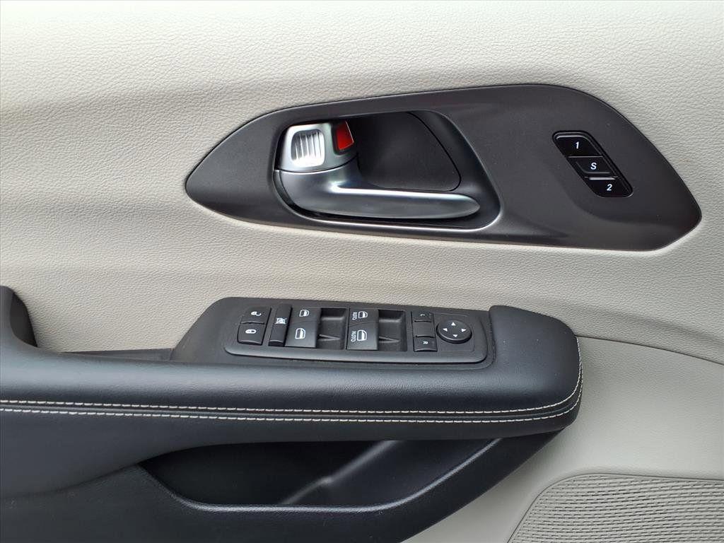 used 2023 Chrysler Pacifica car, priced at $23,065