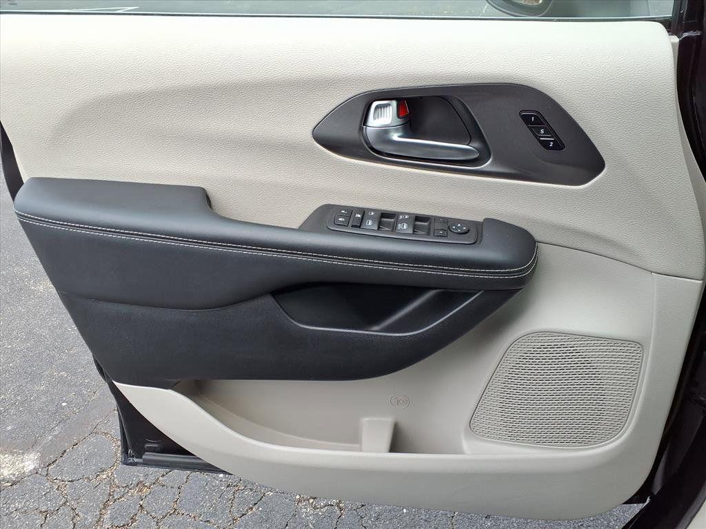 used 2023 Chrysler Pacifica car, priced at $23,065