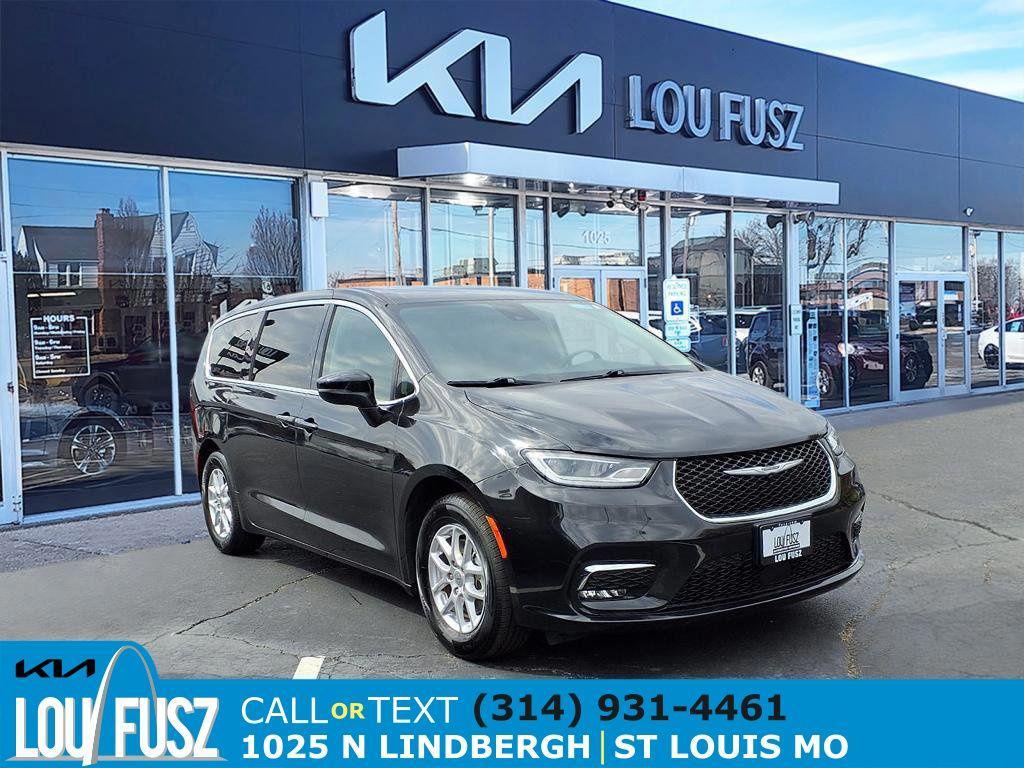 used 2023 Chrysler Pacifica car, priced at $23,065