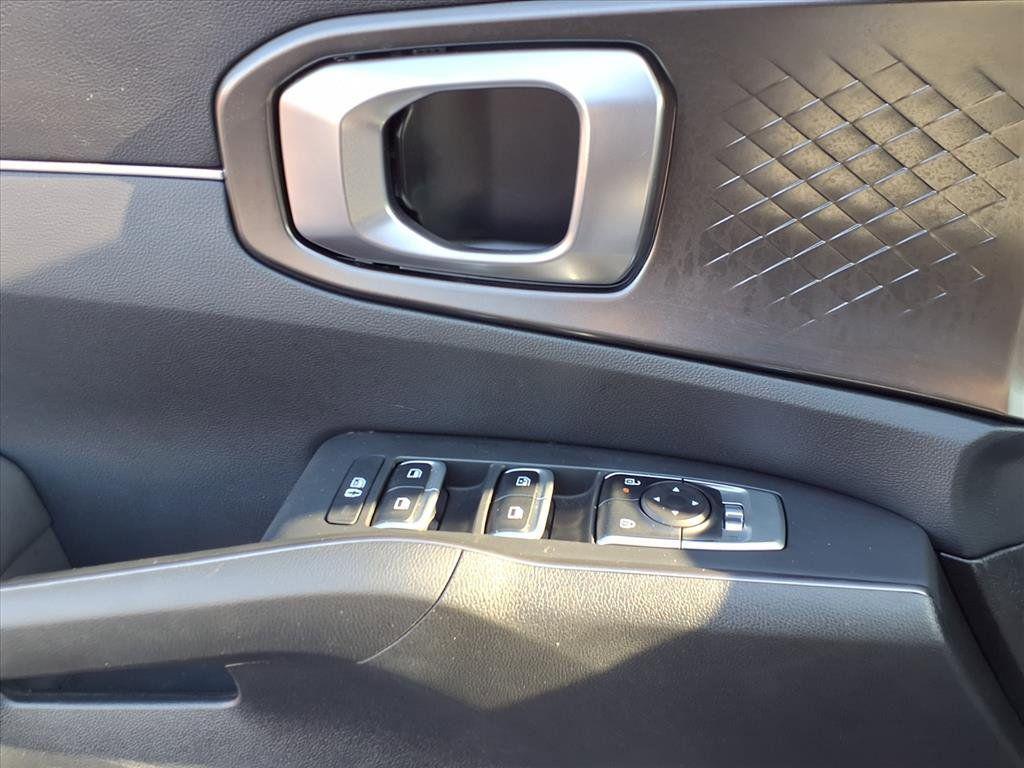 used 2025 Kia Sorento Hybrid car, priced at $30,773