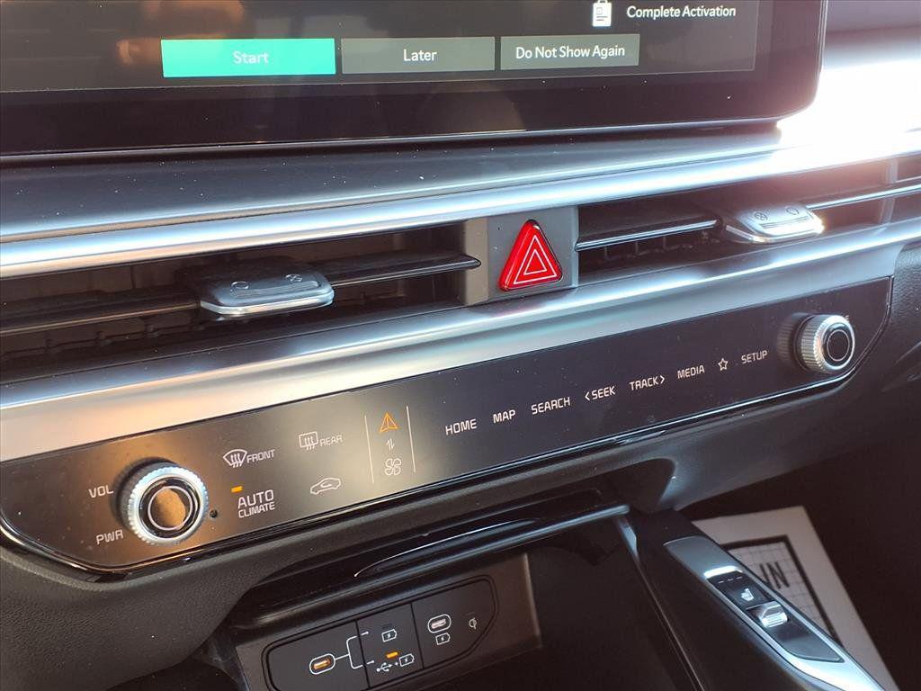 used 2025 Kia Sorento Hybrid car, priced at $30,773