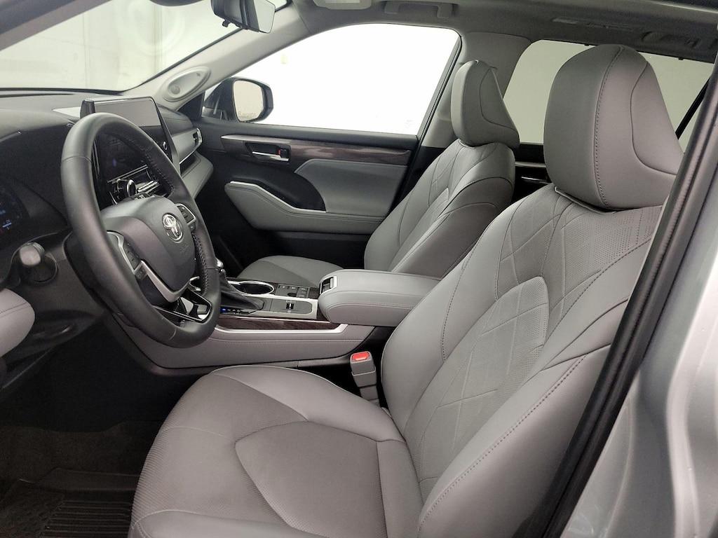 used 2023 Toyota Highlander Hybrid car, priced at $53,998