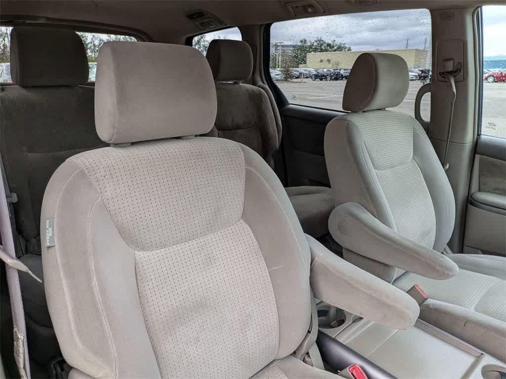used 2007 Toyota Sienna car, priced at $3,999