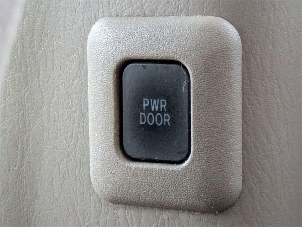 used 2007 Toyota Sienna car, priced at $3,999