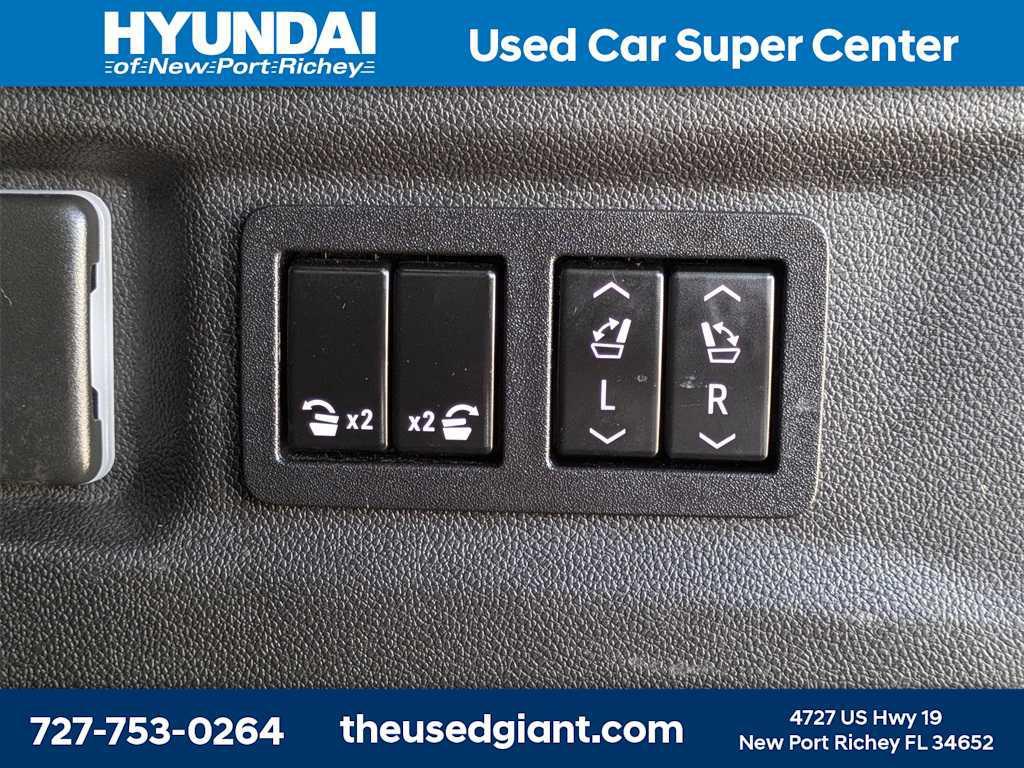 used 2022 GMC Yukon XL car, priced at $51,829