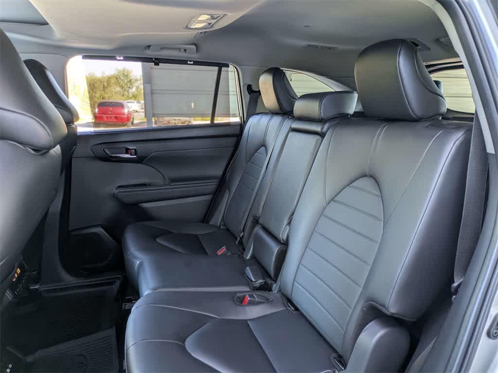 used 2024 Toyota Highlander car, priced at $34,998