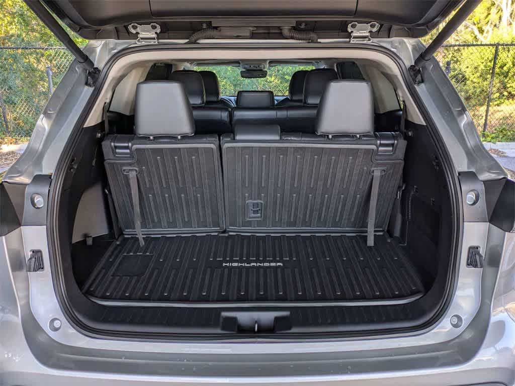 used 2024 Toyota Highlander car, priced at $34,998