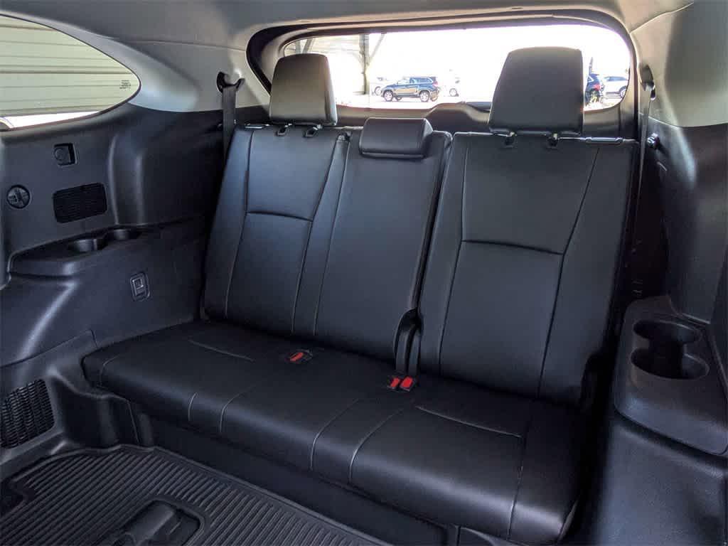 used 2024 Toyota Highlander car, priced at $34,998