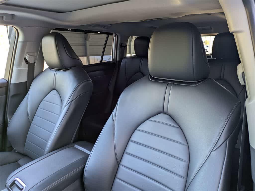 used 2024 Toyota Highlander car, priced at $34,998