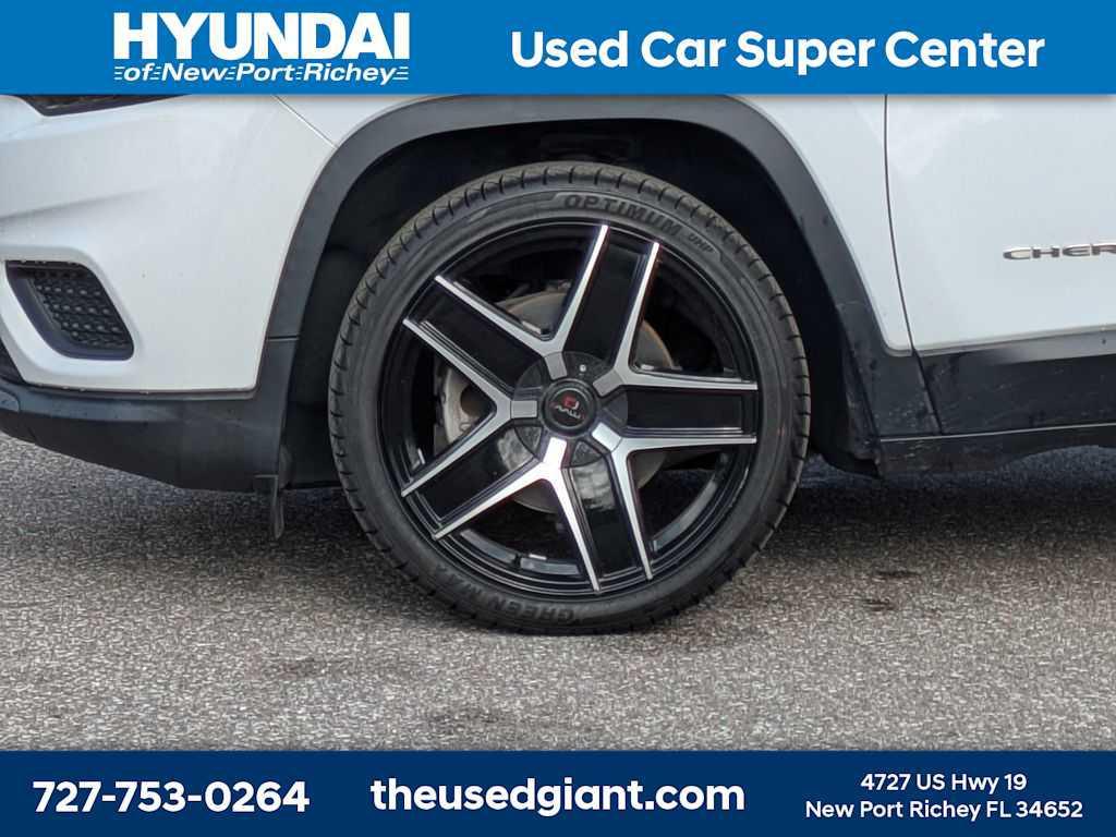 used 2021 Jeep Cherokee car, priced at $15,031