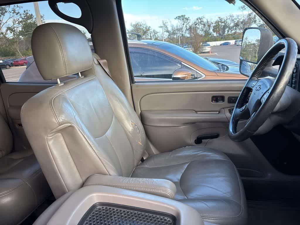 used 2005 Chevrolet Suburban car, priced at $3,998