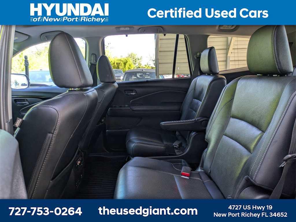 2017 Modern Steel Metallic Honda Pilot