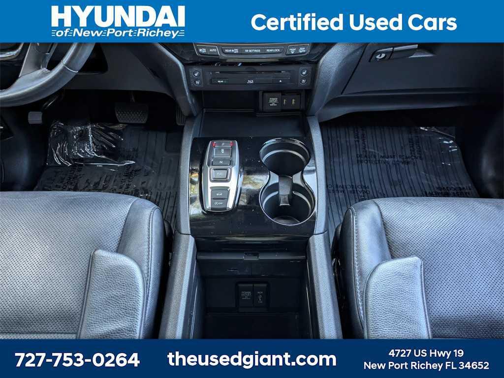 2017 Modern Steel Metallic Honda Pilot
