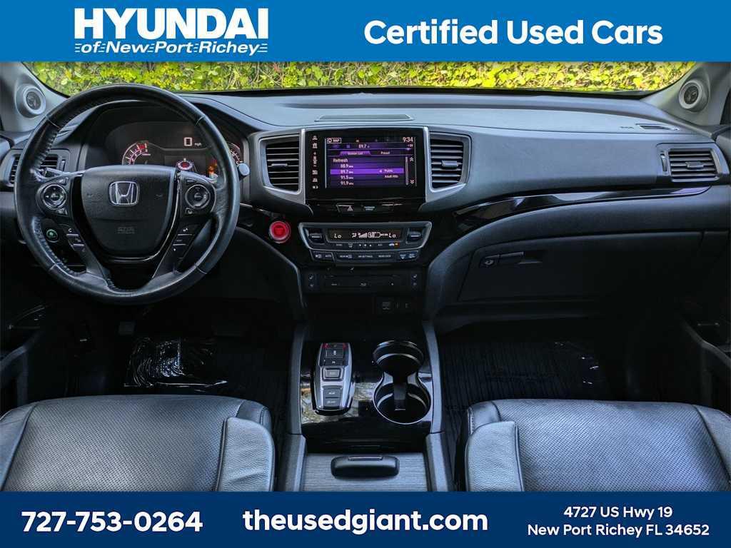 2017 Modern Steel Metallic Honda Pilot