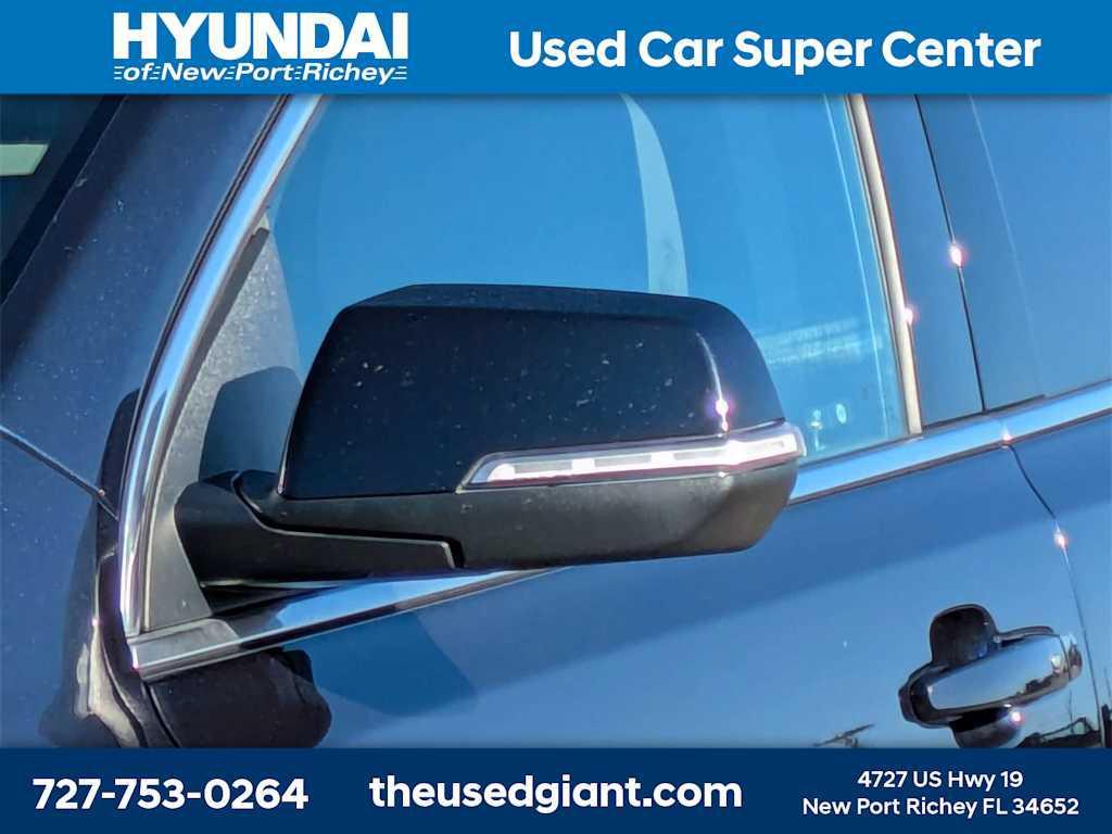 used 2022 GMC Acadia car, priced at $22,998