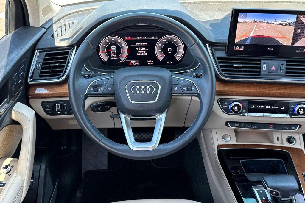 2022 Ibis White Audi Q5