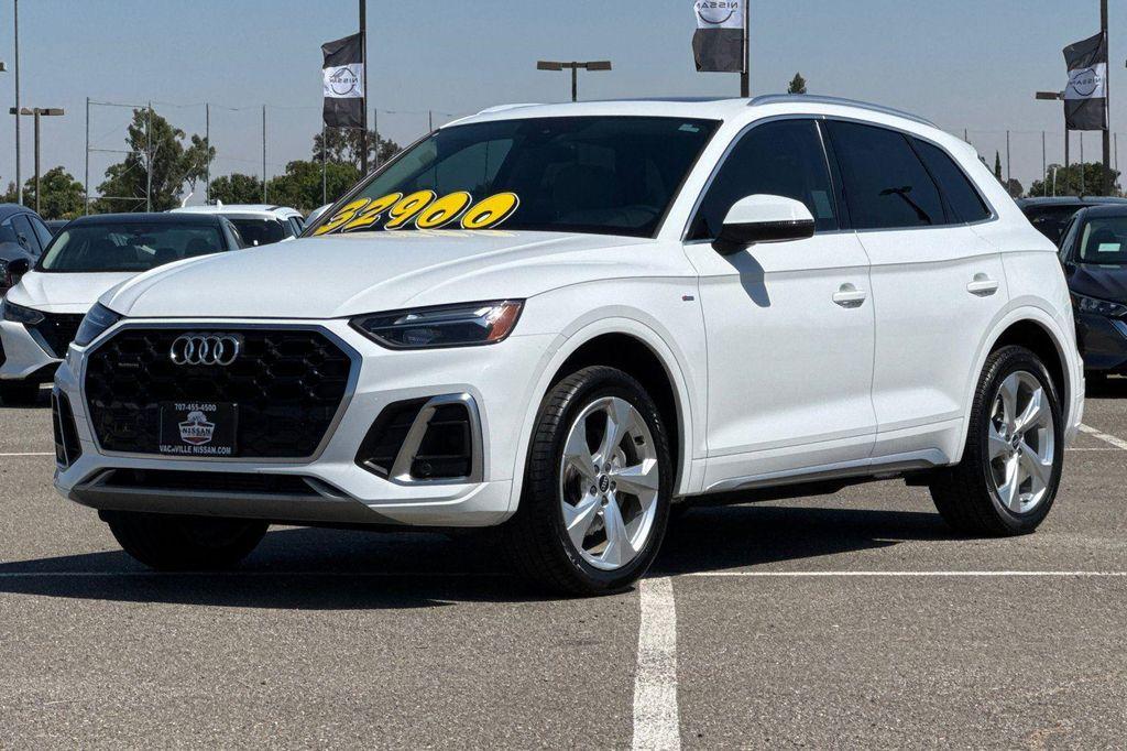 2022 Ibis White Audi Q5