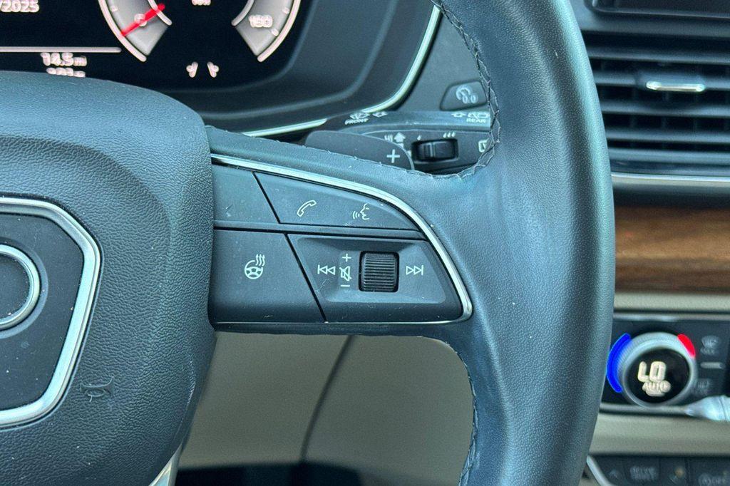 2022 Ibis White Audi Q5