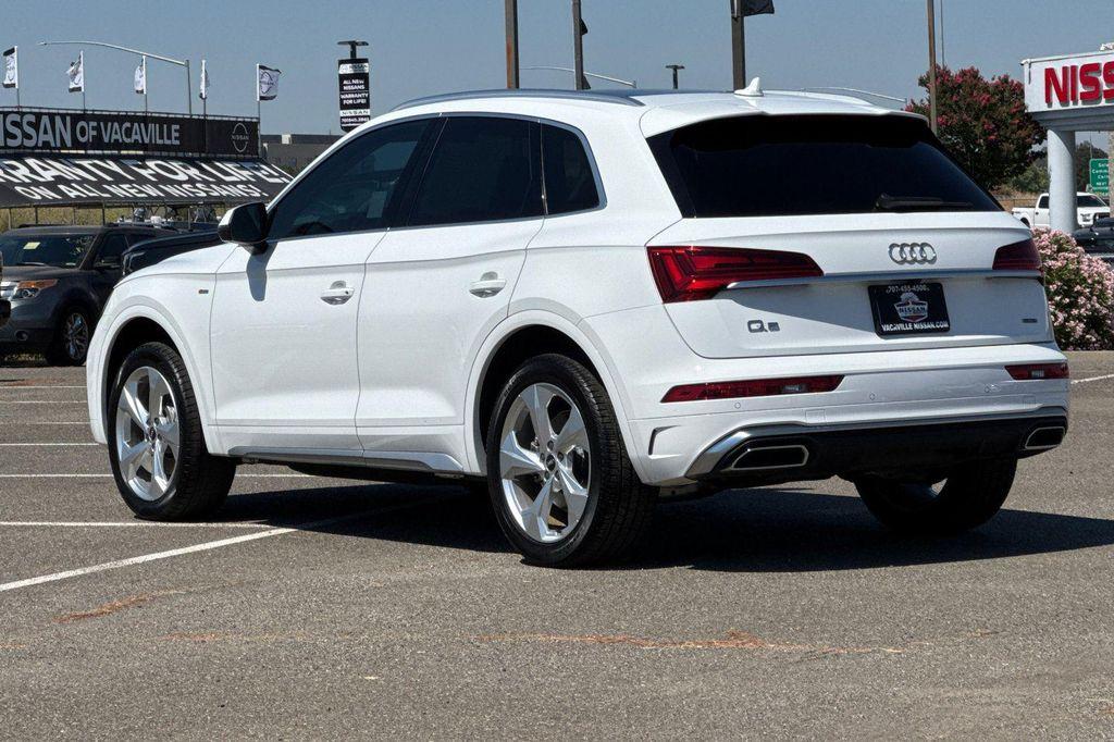 2022 Ibis White Audi Q5