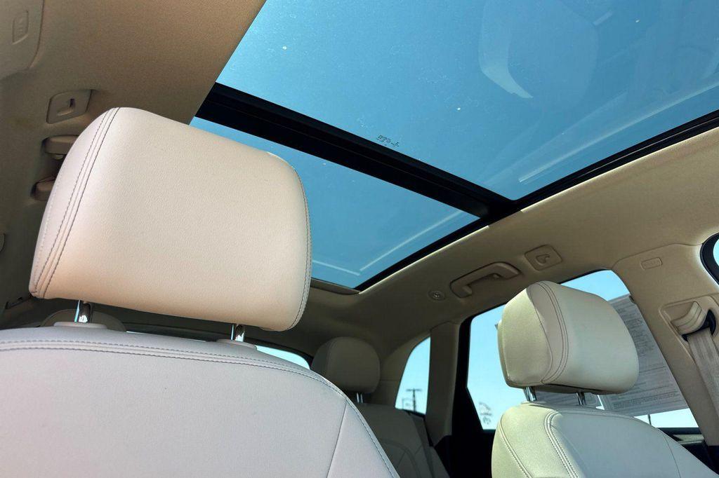 2022 Ibis White Audi Q5