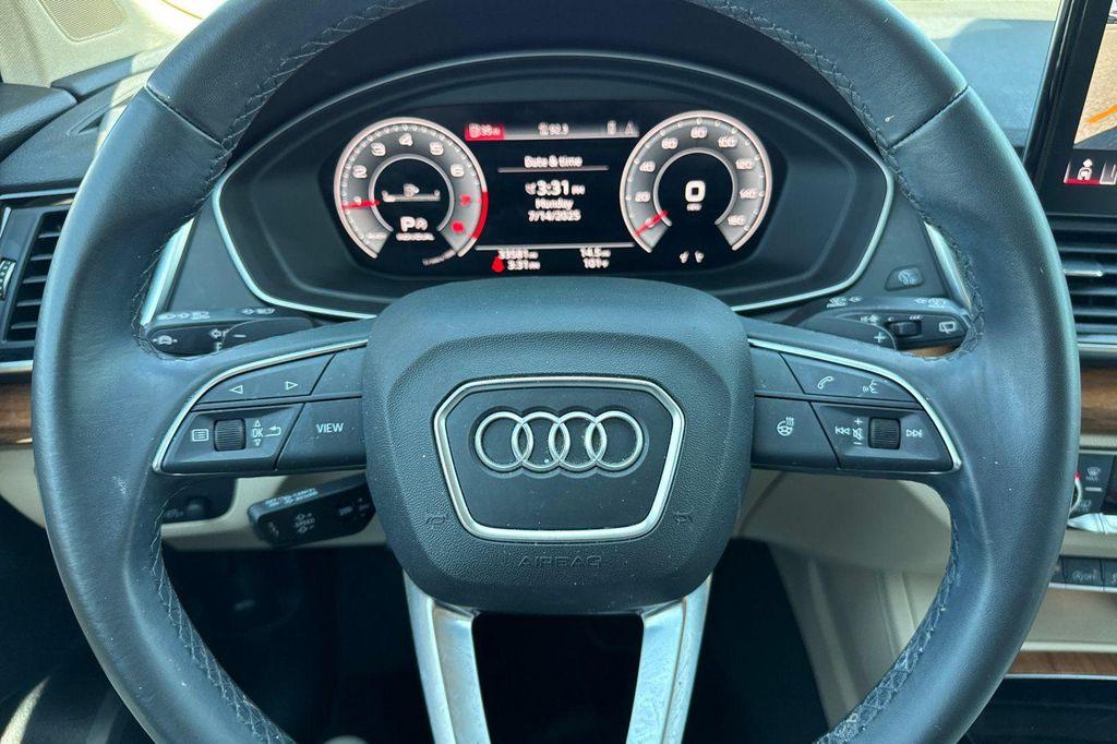 2022 Ibis White Audi Q5
