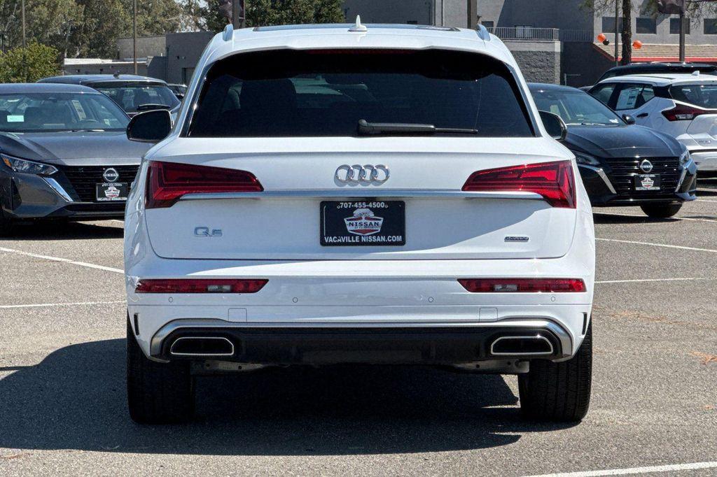 2022 Ibis White Audi Q5