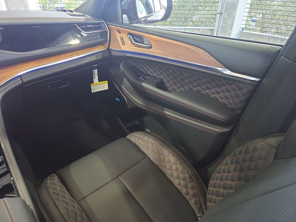 new 2025 Jeep Grand Cherokee L car, priced at $61,760