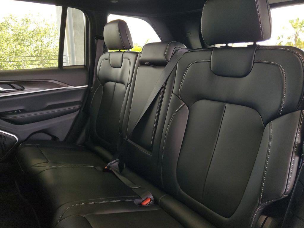 new 2026 Jeep Grand Cherokee car, priced at $45,279