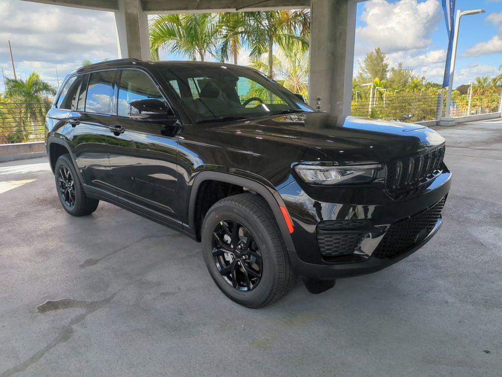 new 2025 Jeep Grand Cherokee car, priced at $30,278