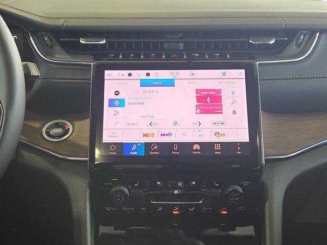 new 2025 Jeep Grand Cherokee car