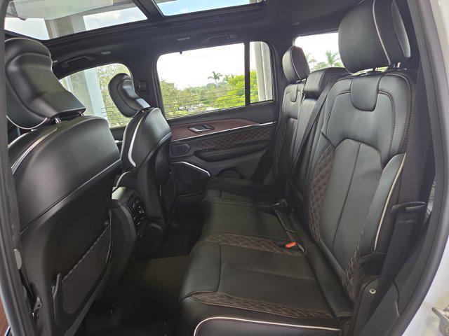 new 2025 Jeep Grand Cherokee car