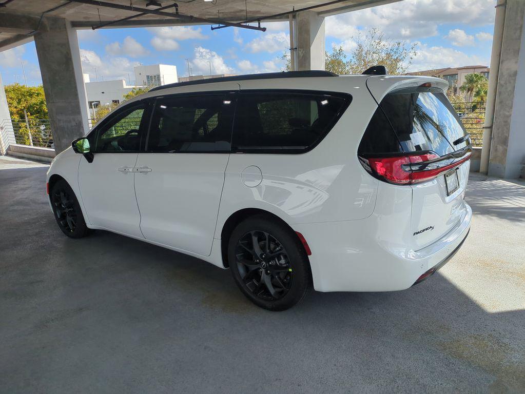 new 2026 Chrysler Pacifica car, priced at $45,654