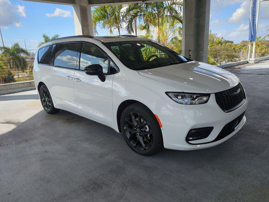 new 2026 Chrysler Pacifica car, priced at $45,654