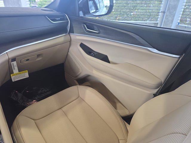 new 2025 Jeep Grand Cherokee car