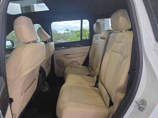 new 2025 Jeep Grand Cherokee car