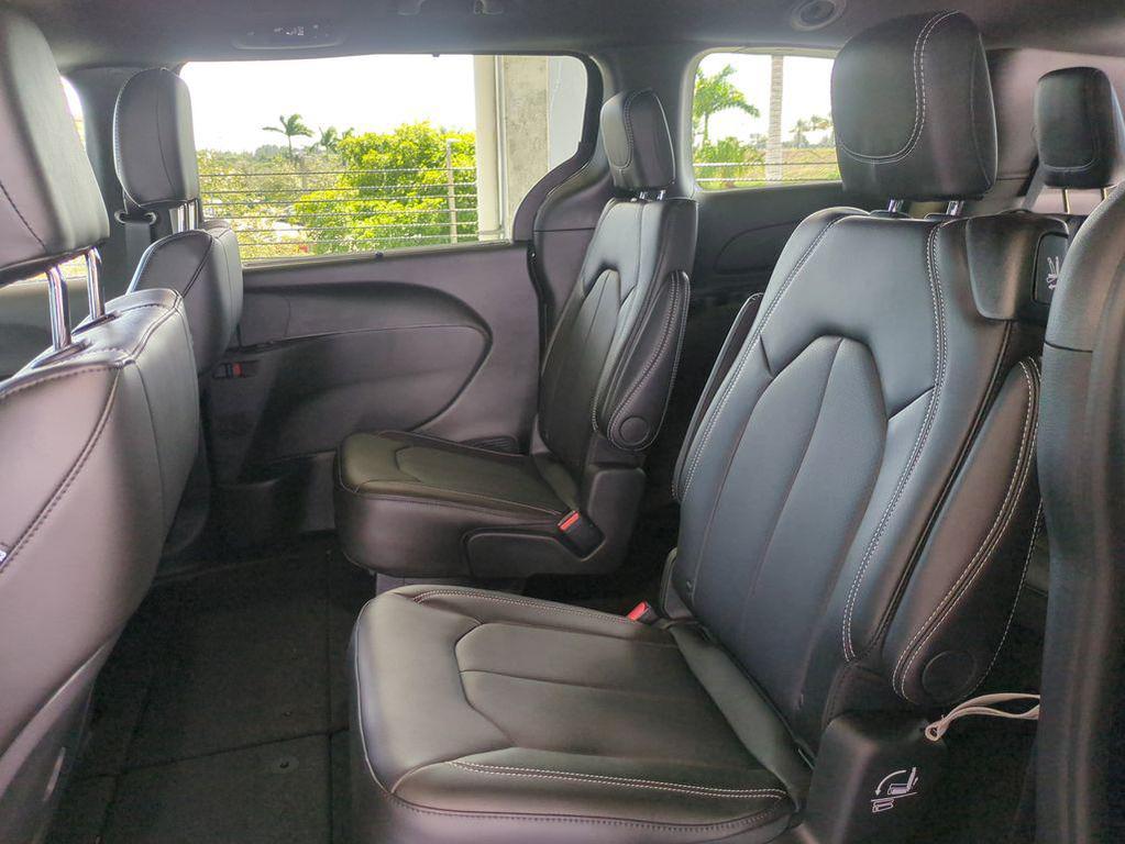 new 2026 Chrysler Pacifica car, priced at $37,421