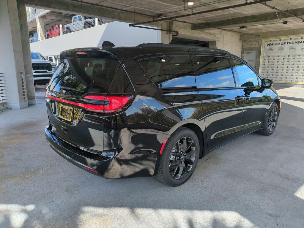 new 2026 Chrysler Pacifica car, priced at $37,421