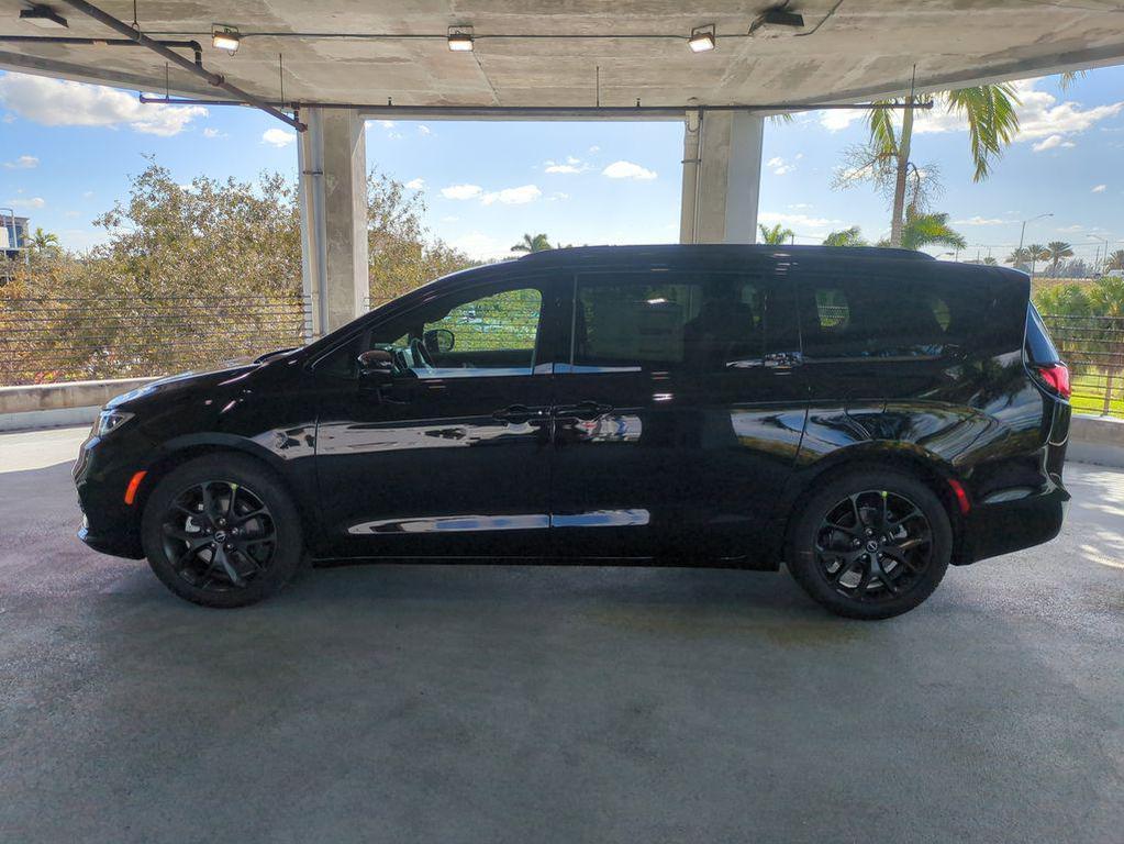 new 2026 Chrysler Pacifica car, priced at $37,421