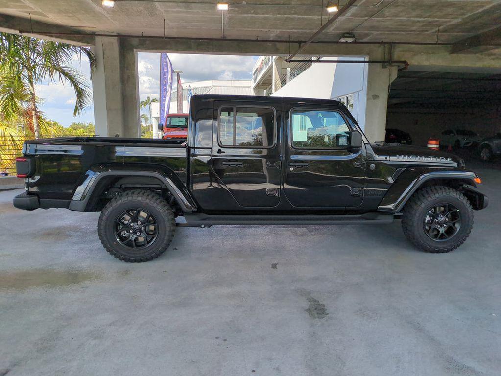 new 2025 Jeep Gladiator car, priced at $46,200