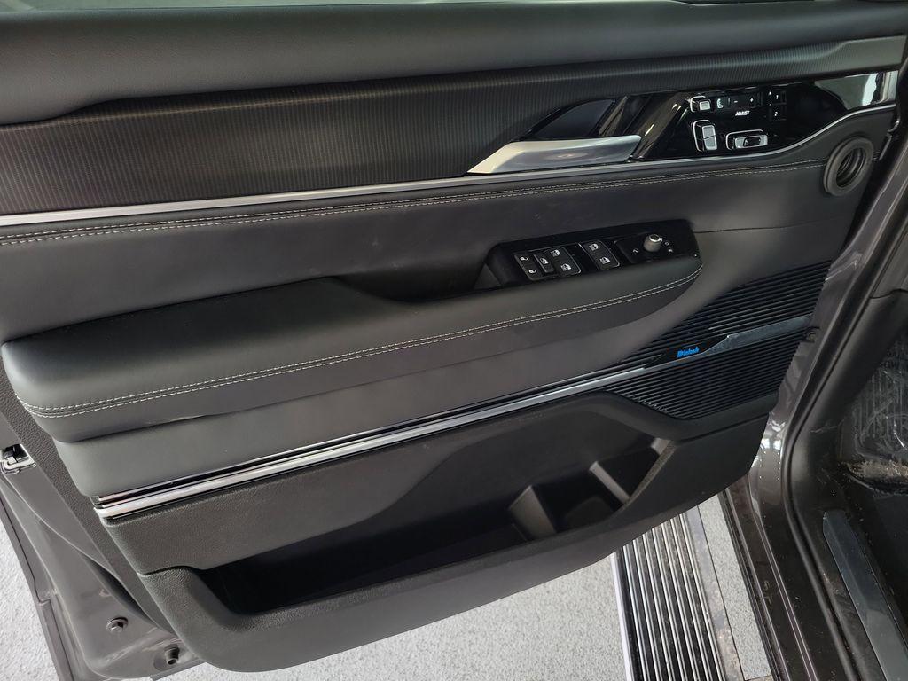 new 2026 Jeep Grand Wagoneer car, priced at $94,223