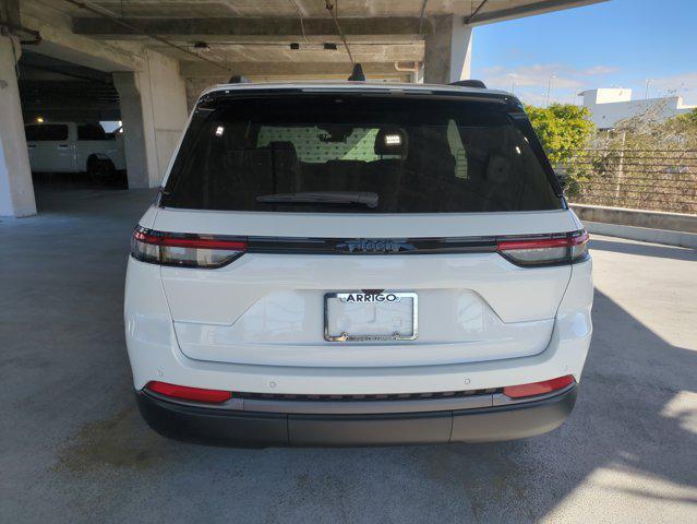 new 2026 Jeep Grand Cherokee car, priced at $43,002