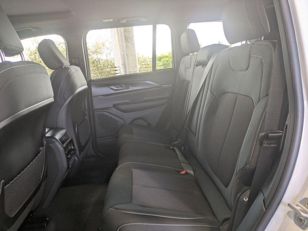 new 2025 Jeep Grand Cherokee car, priced at $28,169