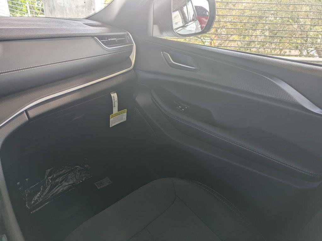 new 2025 Jeep Grand Cherokee car, priced at $28,169