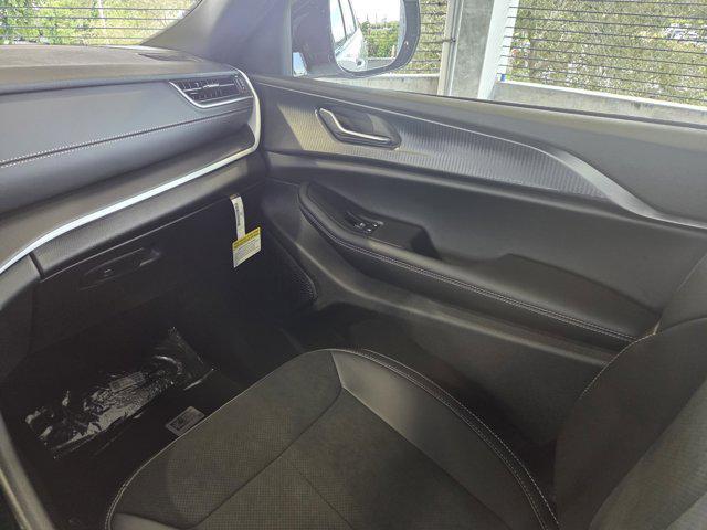 new 2025 Jeep Grand Cherokee L car