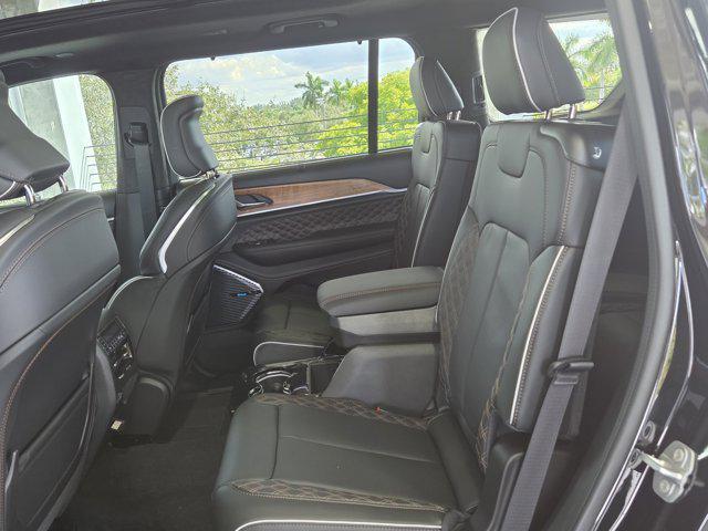 new 2025 Jeep Grand Cherokee L car