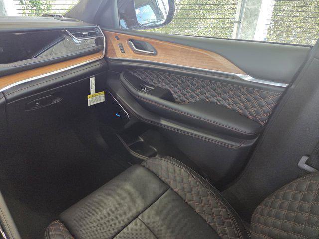 new 2025 Jeep Grand Cherokee L car