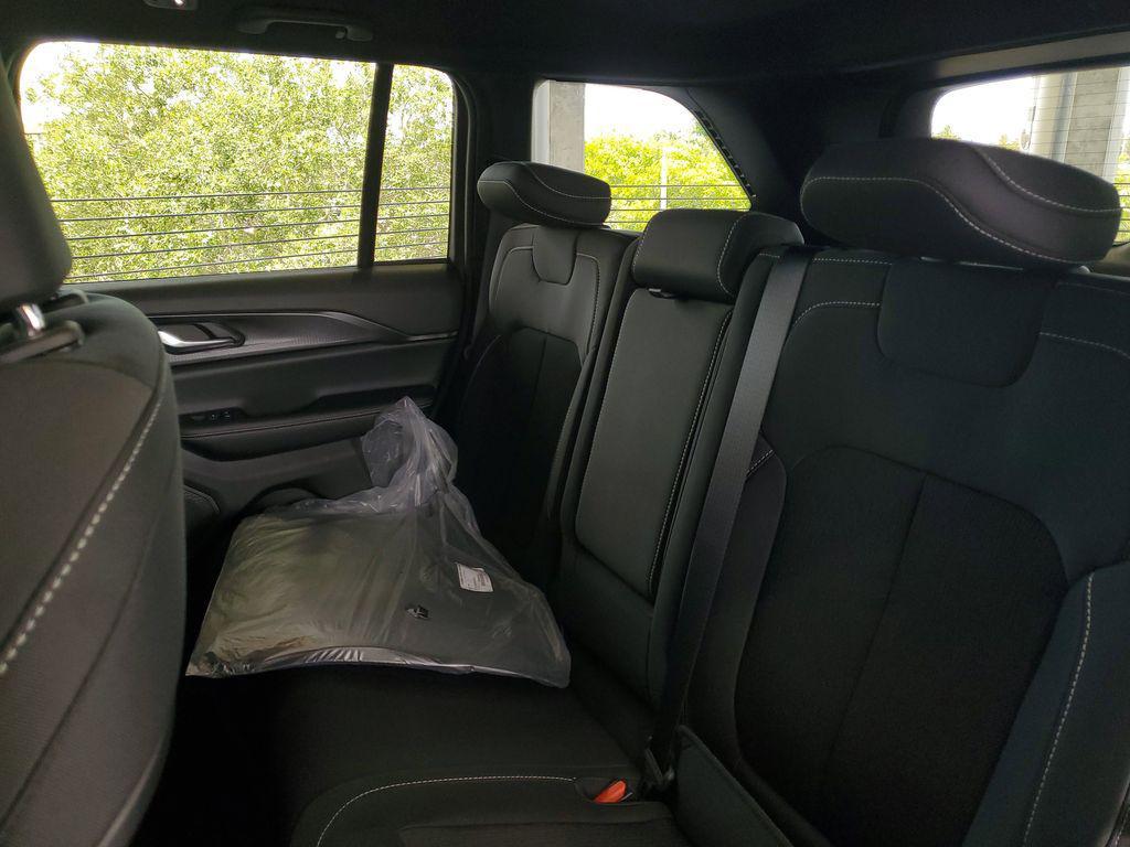 new 2026 Jeep Grand Cherokee car, priced at $32,117