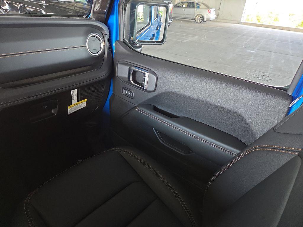 new 2025 Jeep Gladiator car, priced at $46,200