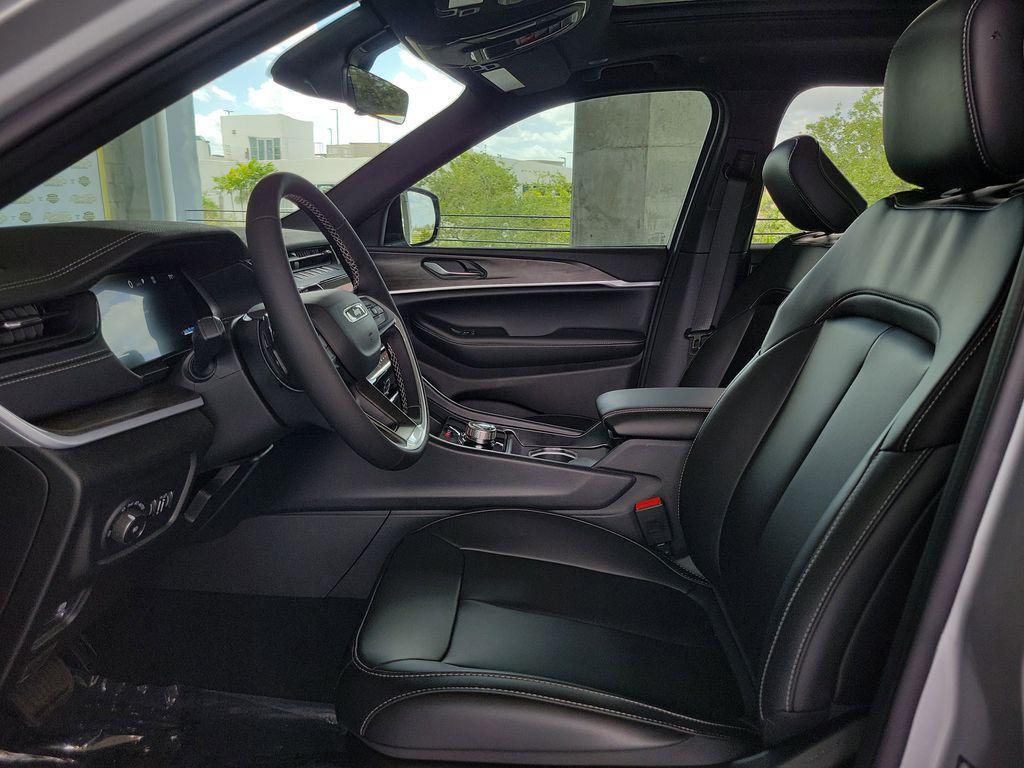 new 2026 Jeep Grand Cherokee car, priced at $43,523